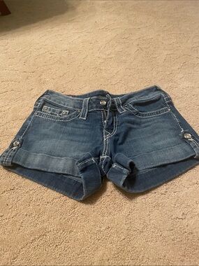 💙True Religion Women’s Dark Blue Denim Roll-Cuff Shorts💙